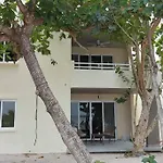 Beachfront Apartament Next To Nomads D1