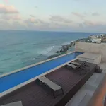 Sea-Front Villa, Isla Mujeres! Stunning Sea Views!