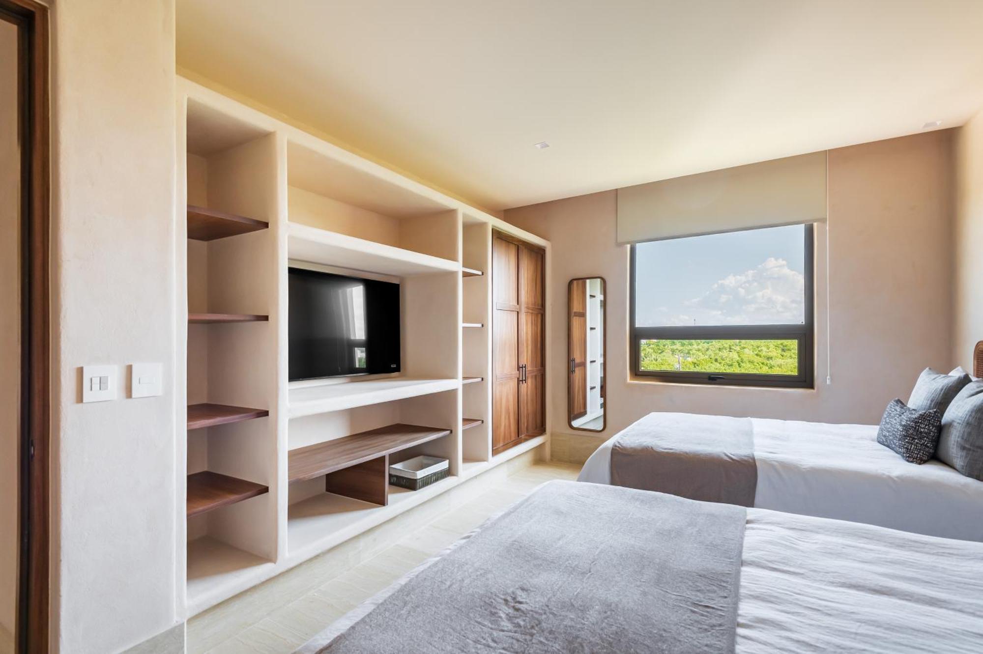 Artila Condos, Apartment *