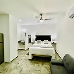 Lavish Studio Wpatio #2 Isla Mujeres Downtown