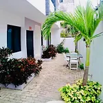 Lavish Studio Wpatio #2 Isla Mujeres Downtown
