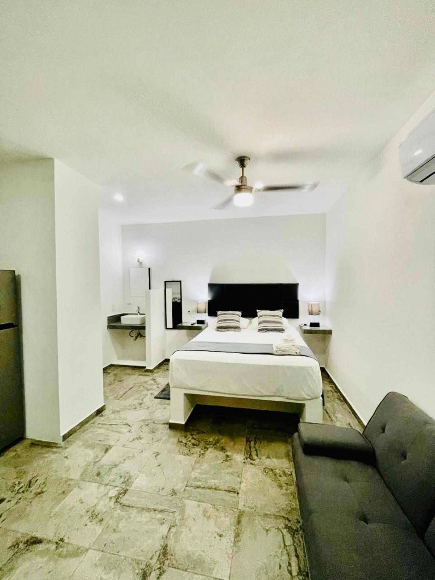 Lavish Wpatio #2 Downtown Apartment *