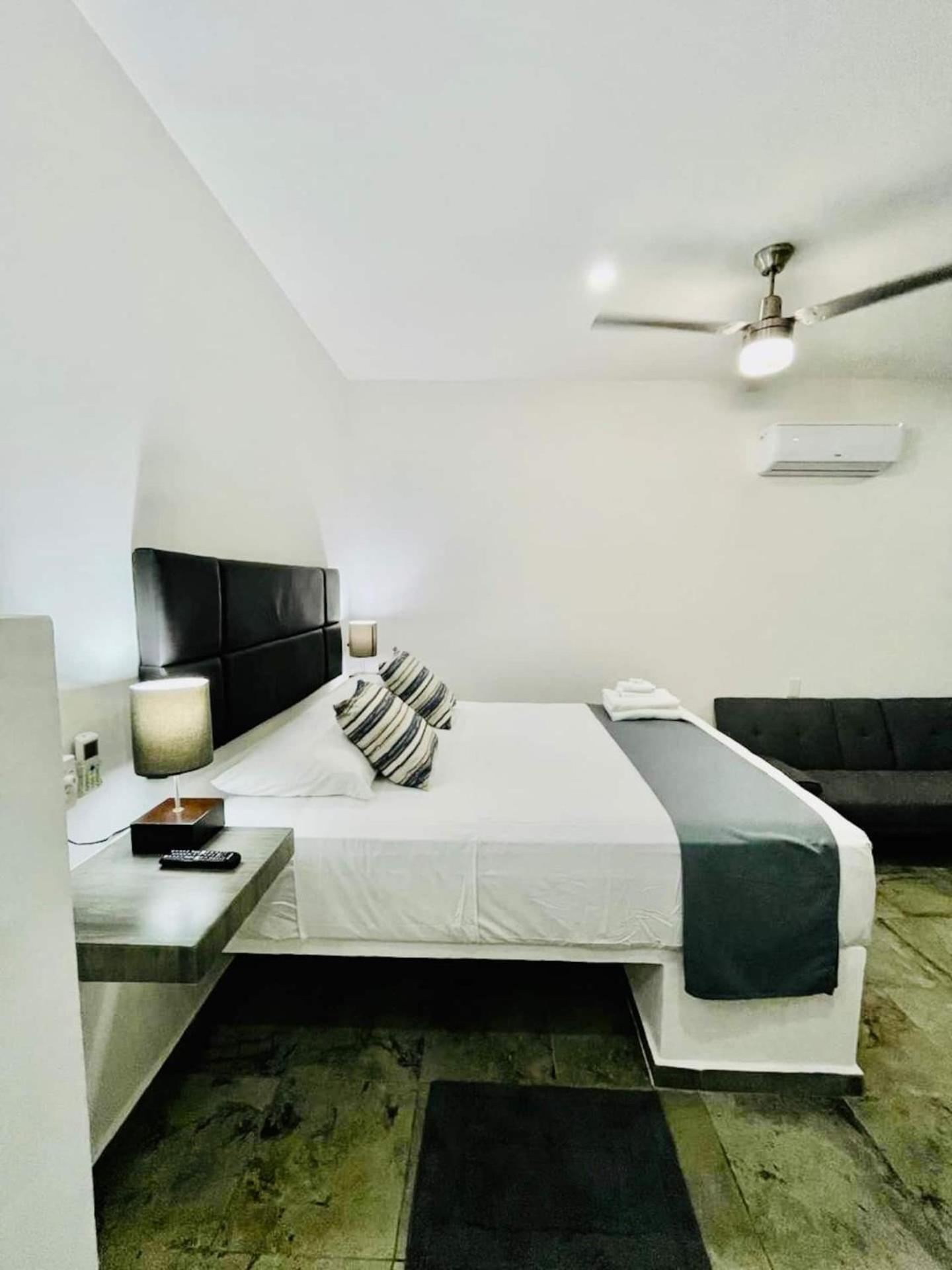 Apartment Lavish Wpatio #2 Downtown *