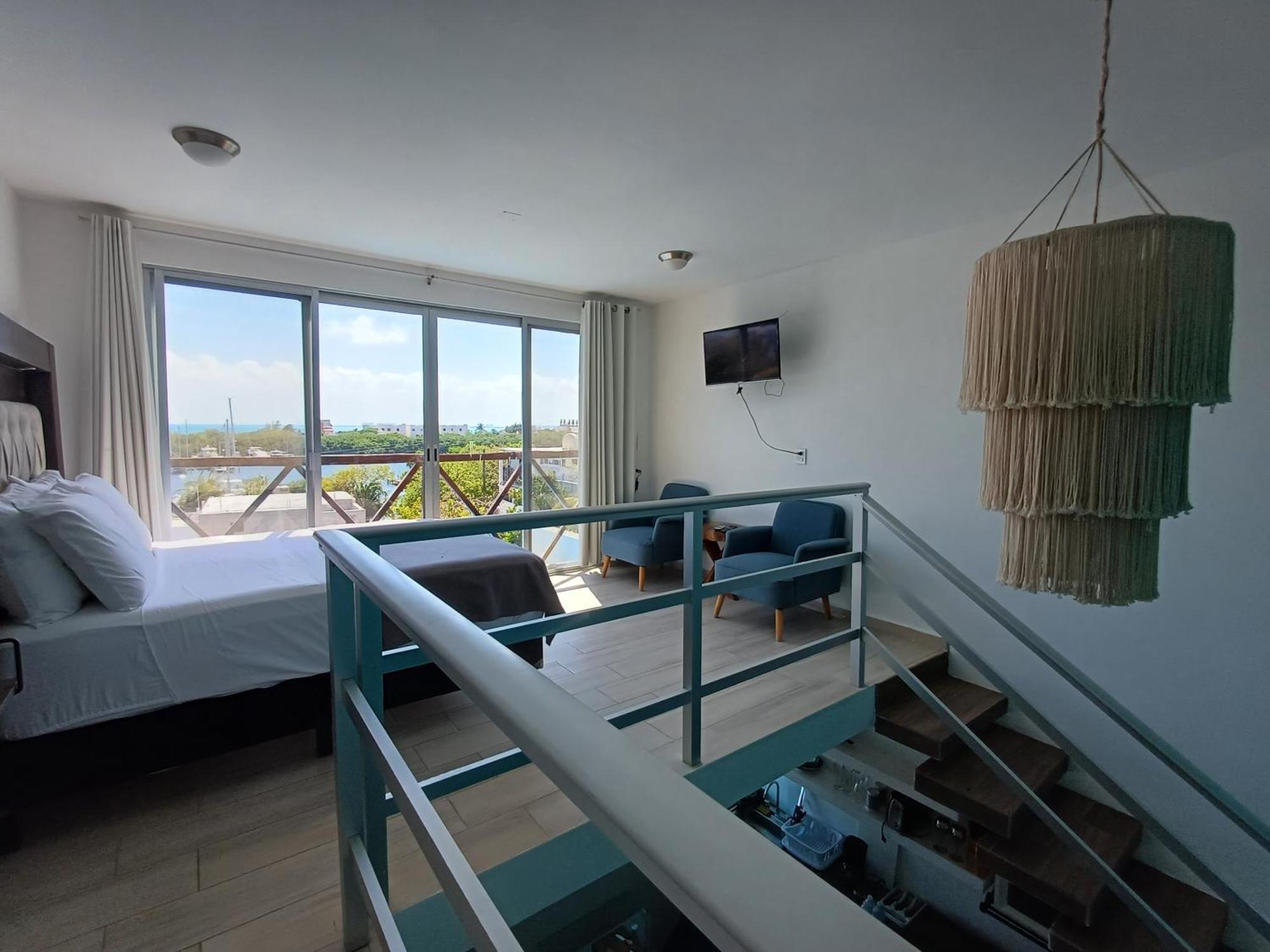 Casa Linda Isla Loft- Ocean View- Shared Pool Apartment *