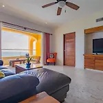 Sea-Front Villa, Isla Mujeres! Stunning Sea Views!