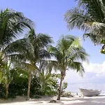 Marysol Beachfront Next To Nomads D6