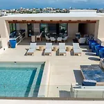Private Rooftop Honeymoon Suite W/ Private Jacuzzi