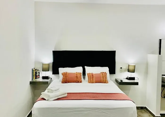Lavish Studio Wpatio #1 Isla Mujeres Downtown