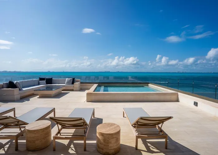 Private Rooftop Honeymoon Suite W/ Private Jacuzzi
