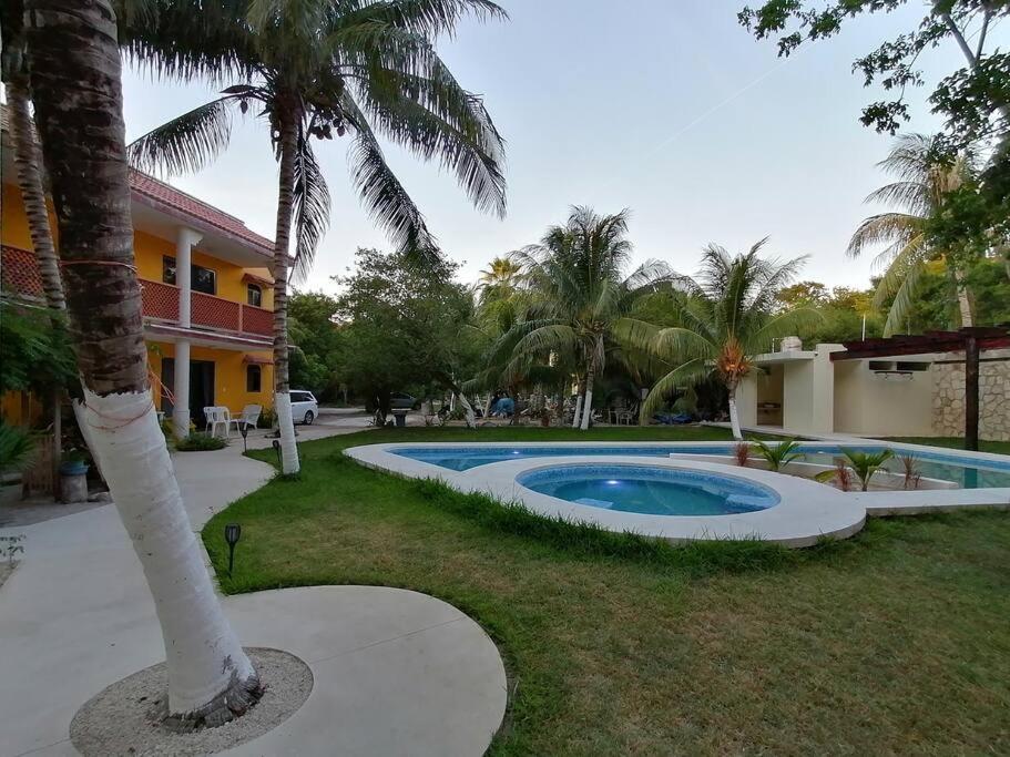 Marysol D8 Beachfront Next To Nomads *