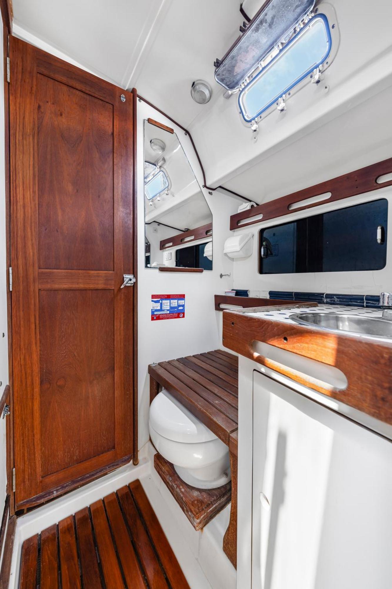 Walk Barefoot To Beach! Private Sailboat At North End, Queen Bed, En-suite Bath, Ac *