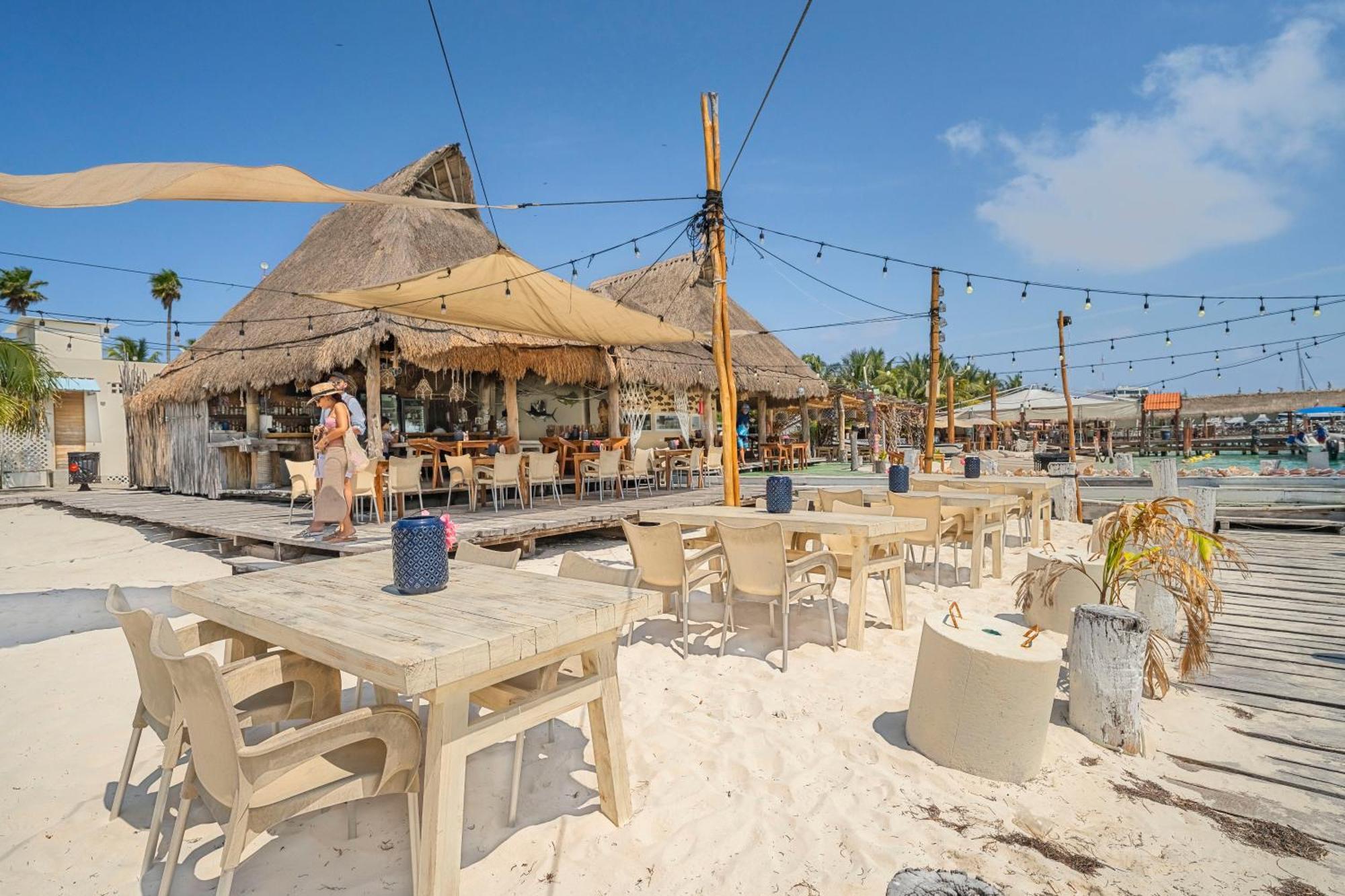 Hotel en barco Walk Barefoot To Beach! Private Sailboat At North End, Queen Bed, En-suite Bath, Ac Isla Mujeres