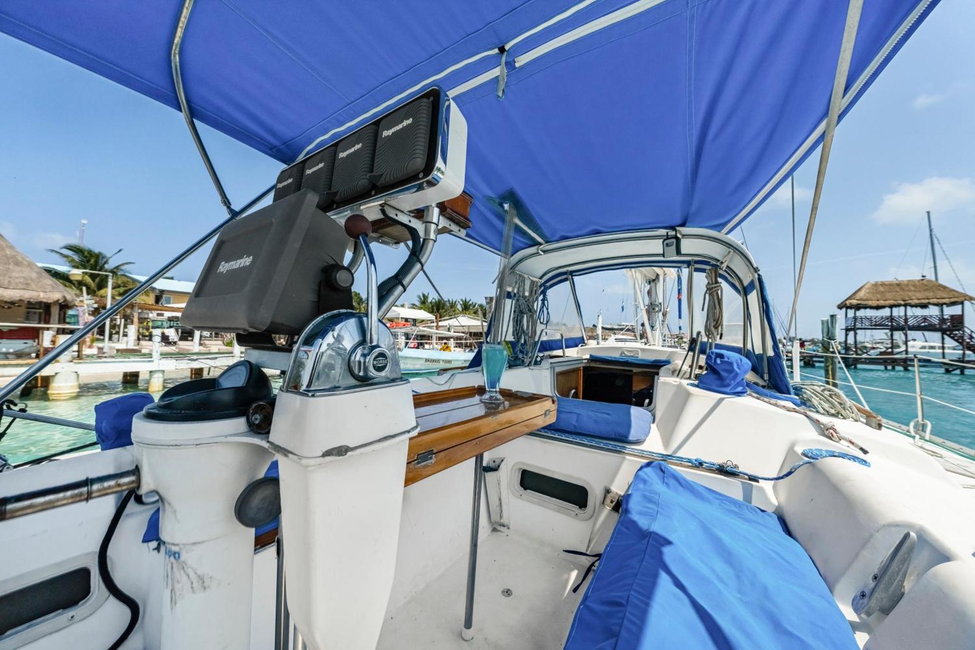 Walk Barefoot To Beach! Private Sailboat At North End, Queen Bed, En-suite Bath, Ac Hotel en barco Isla Mujeres