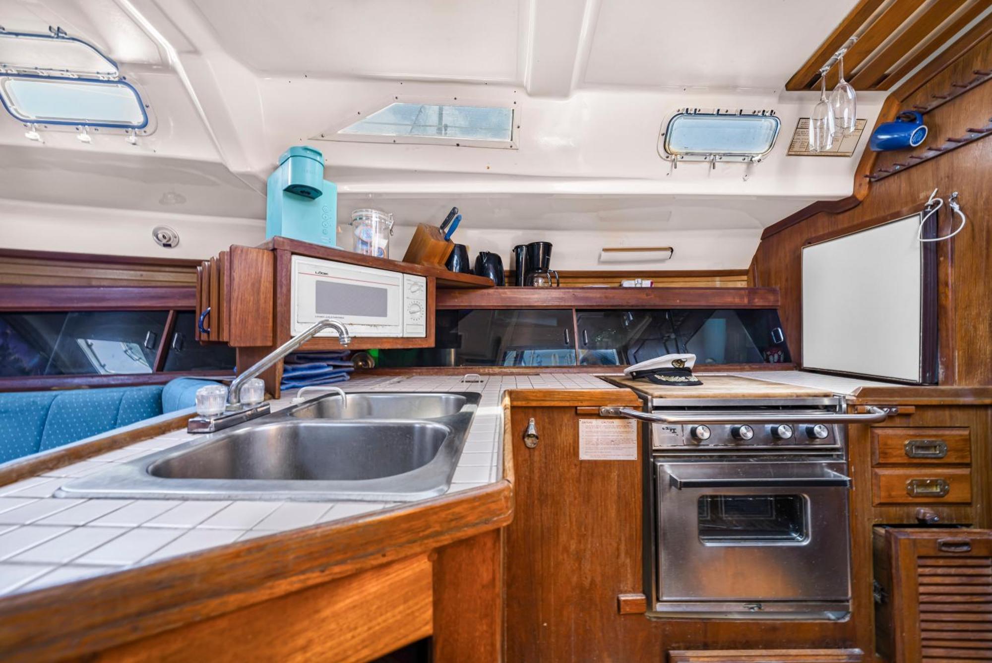 Walk Barefoot To Beach! Private Sailboat At North End, Queen Bed, En-suite Bath, Ac Isla Mujeres