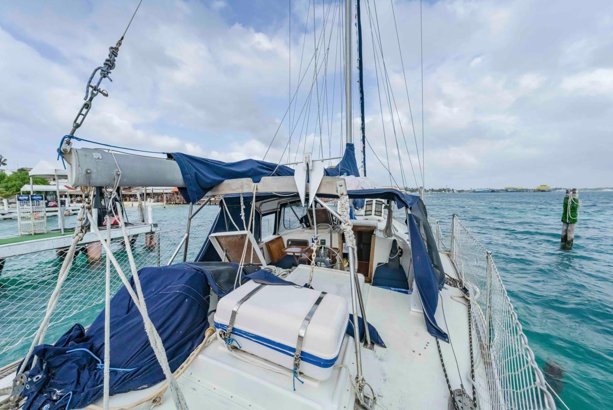 Botel An Island Of Your Own - Your Private Sailboat, The Elegance Isla Mujeres