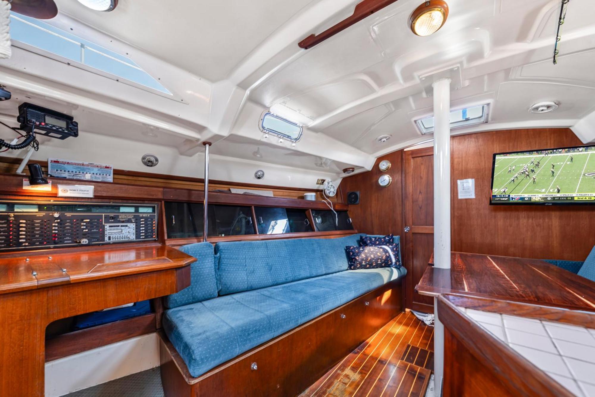 Botel An Island Of Your Own - Your Private Sailboat, The Elegance *