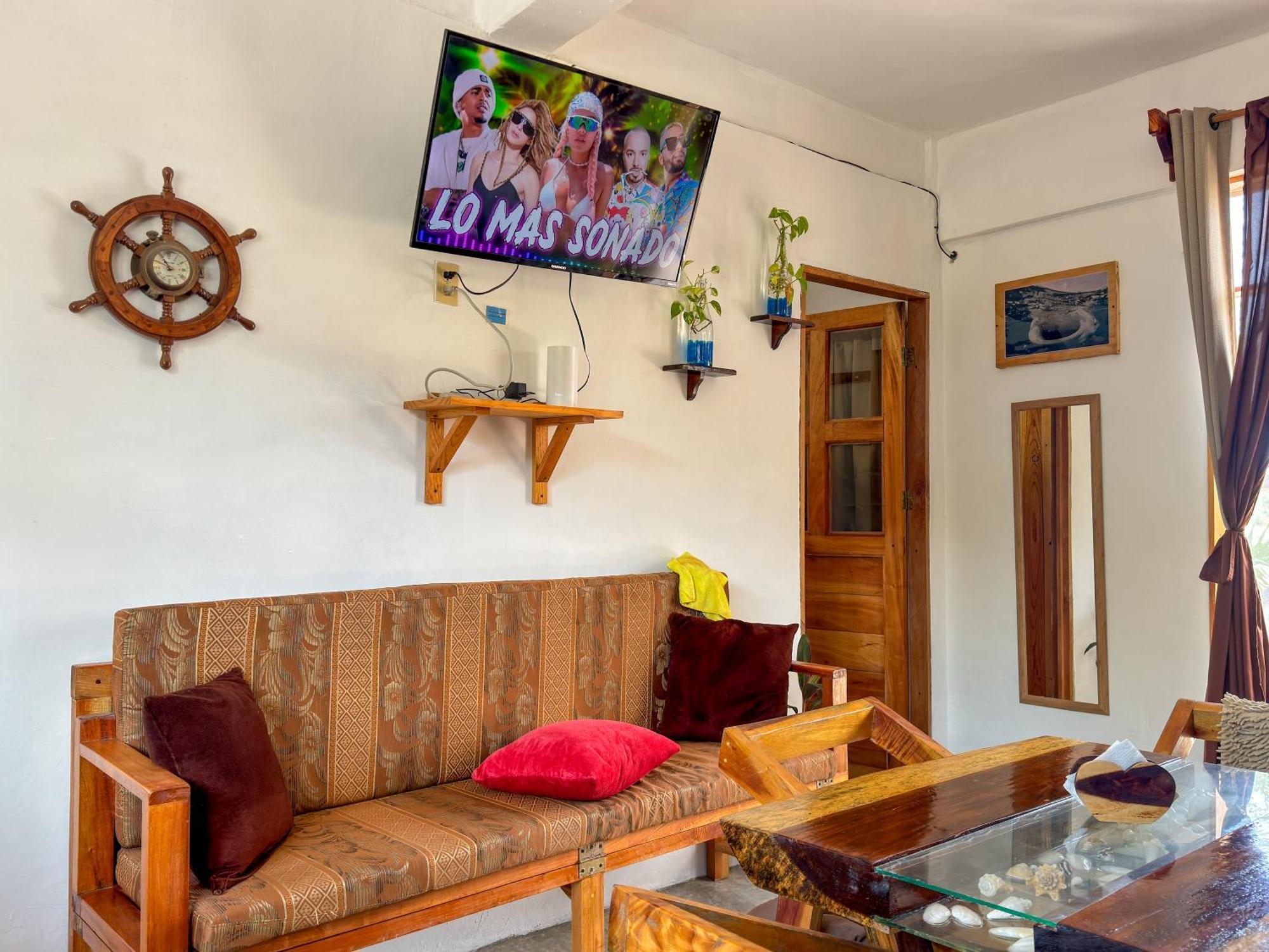 1-7 Ppl, Starlink, Mini-pool & Terrace Apartment *