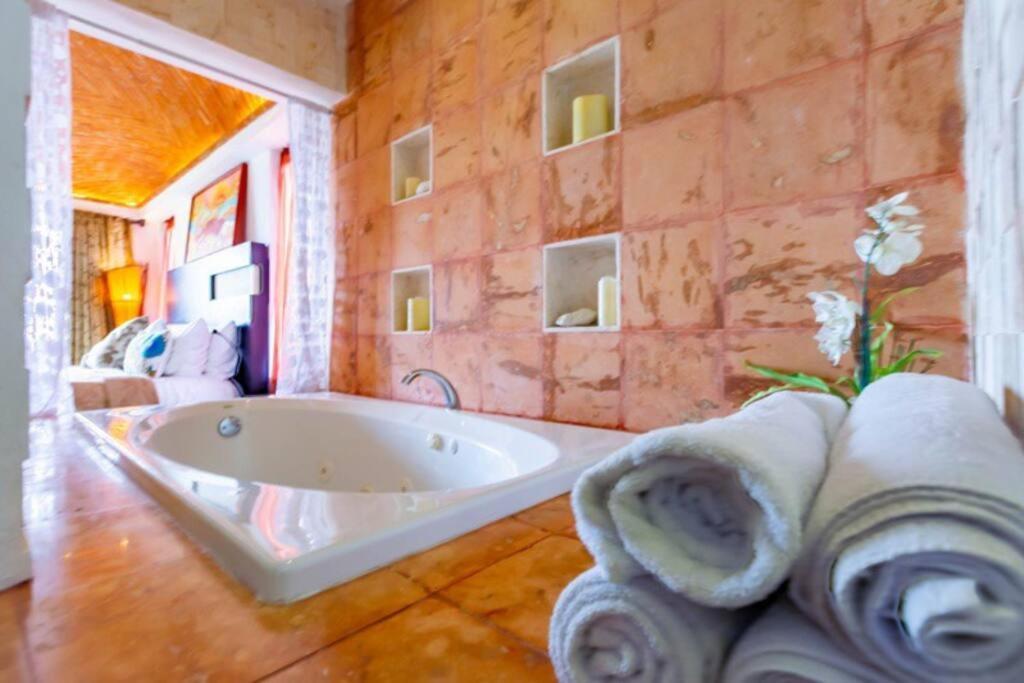 Apartment Sea-front Villa, Isla Mujeres! Stunning Sea Views!