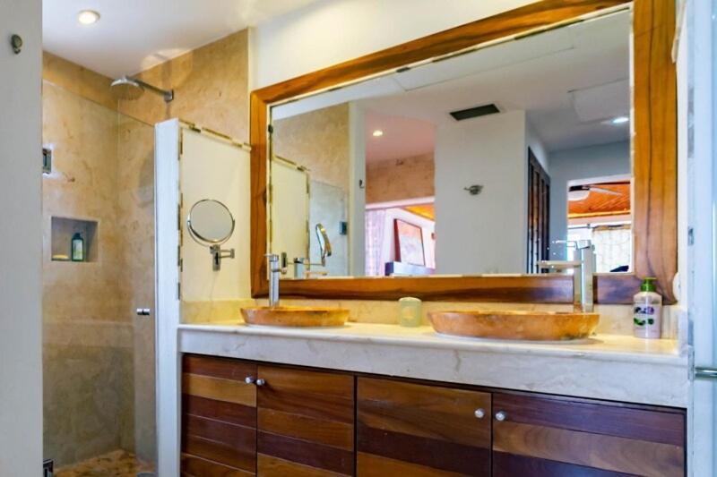 Sea-front Villa, Isla Mujeres! Stunning Sea Views!