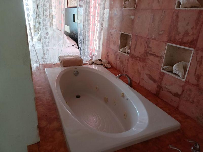 Sea-front Villa, Isla Mujeres! Stunning Sea Views! Apartment