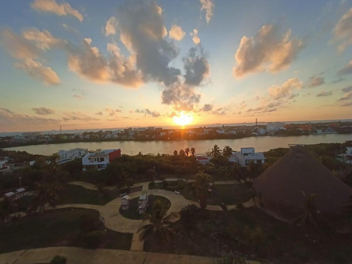 Sea-front Villa, Isla Mujeres! Stunning Sea Views! *
