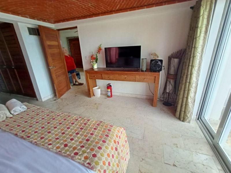 Sea-front Villa, Isla Mujeres! Stunning Sea Views! *