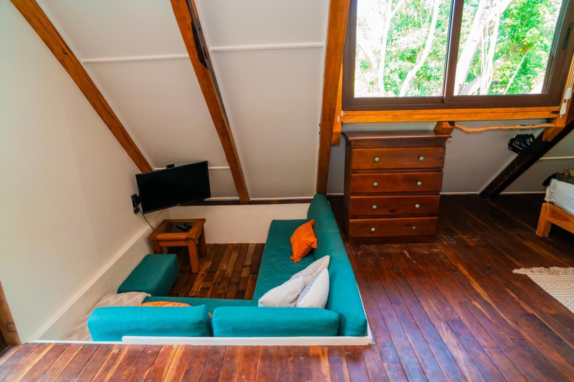 Holiday home Chechen, Wooden In Tropical Garden *