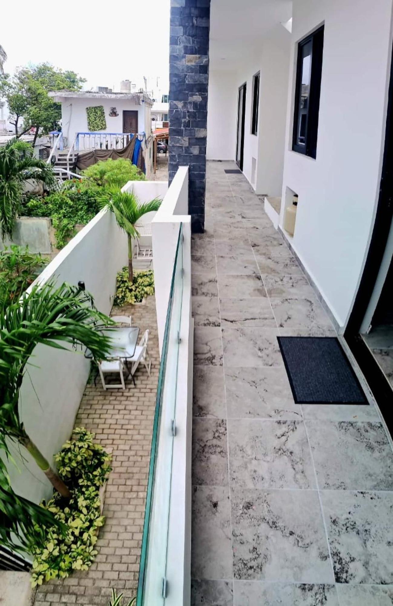 Lavish Balcony #4 Downtown Apartment *