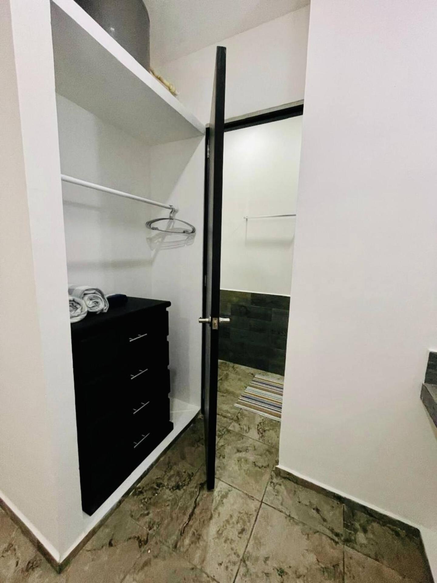 Lavish Wpatio #2 Downtown Apartment *