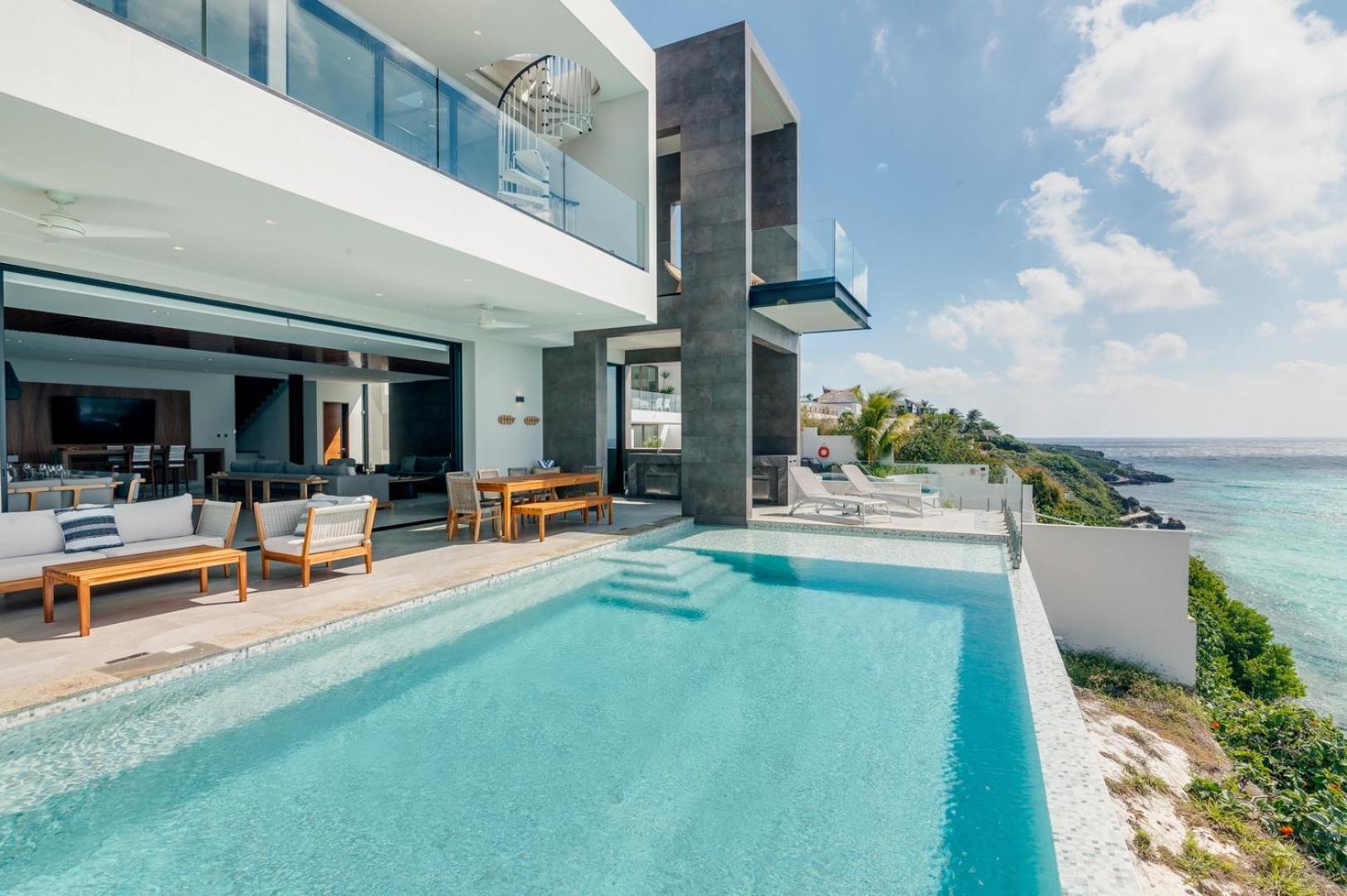 Luxury Oceanfront In Holiday home