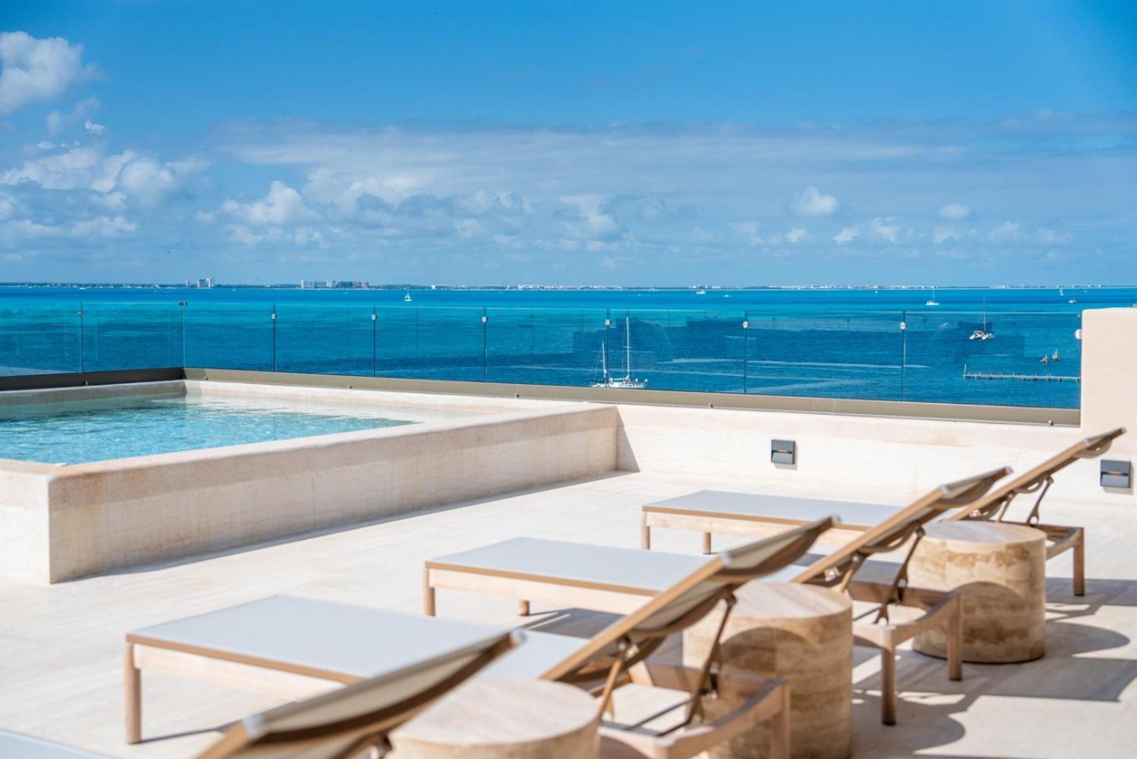 Private Rooftop Honeymoon W/ Private Jacuzzi Apartment *