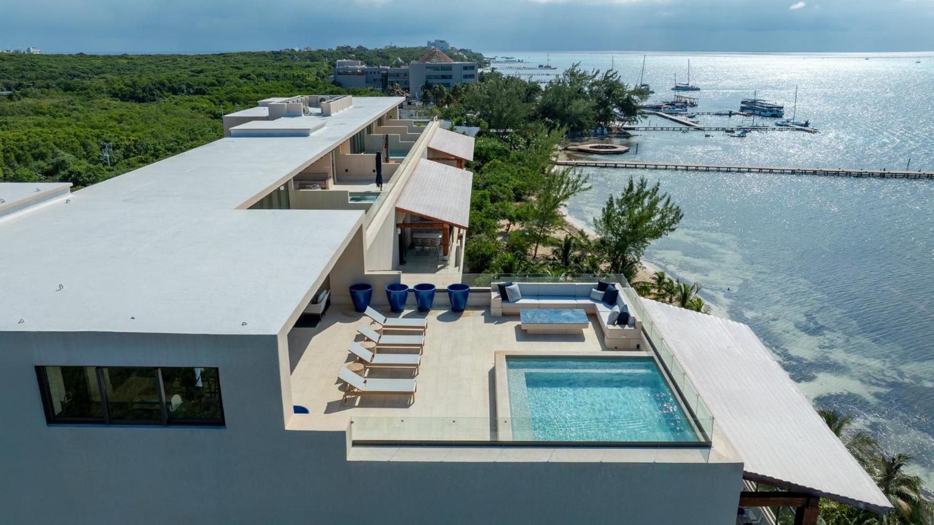 Private Rooftop Honeymoon W/ Private Jacuzzi Apartment *