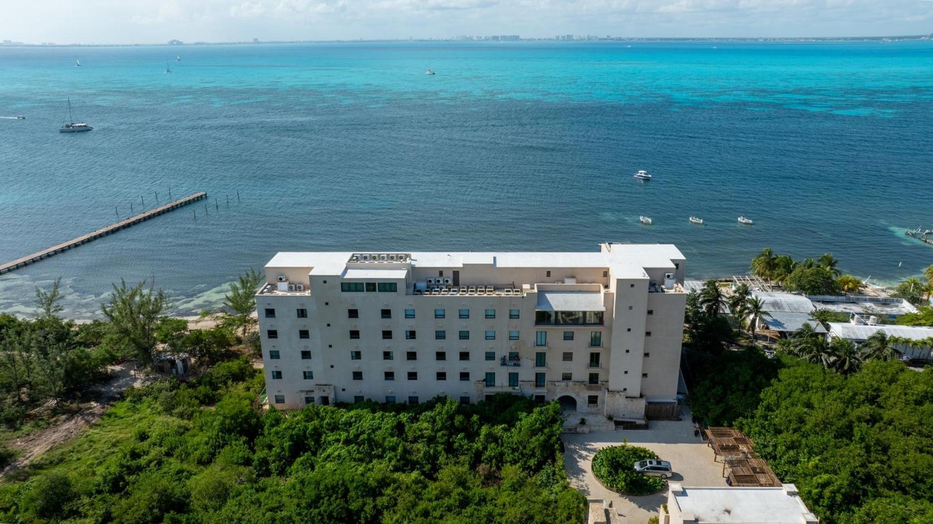 Apartment 4br Luxury Beachfront W/ Heated Pool Isla Mujeres