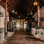 Hotel Paradise Suites