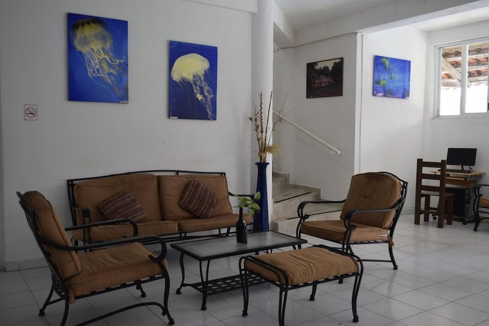 Plaza Almendros Hotel