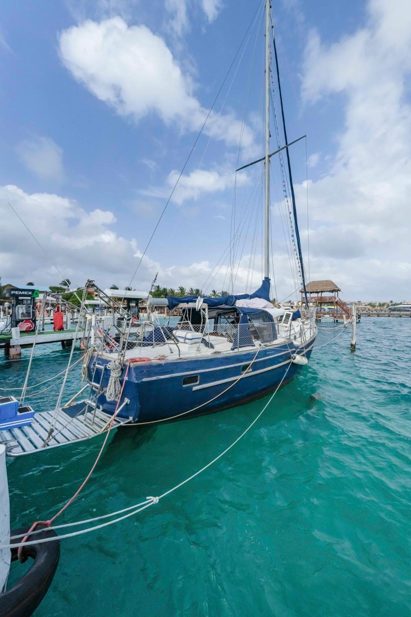Botel An Island Of Your Own On The Island - The Gemini Isla Mujeres