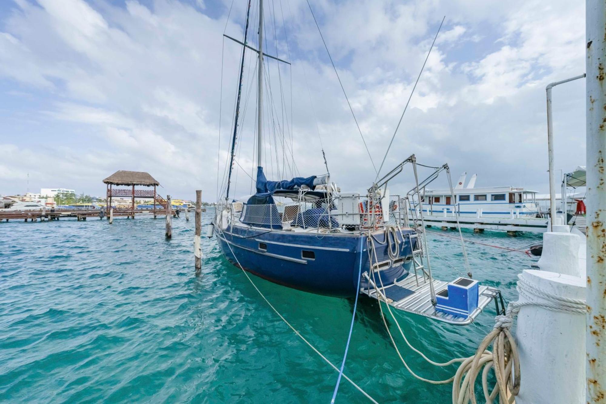 Botel An Island Of Your Own On The Island - The Gemini Isla Mujeres