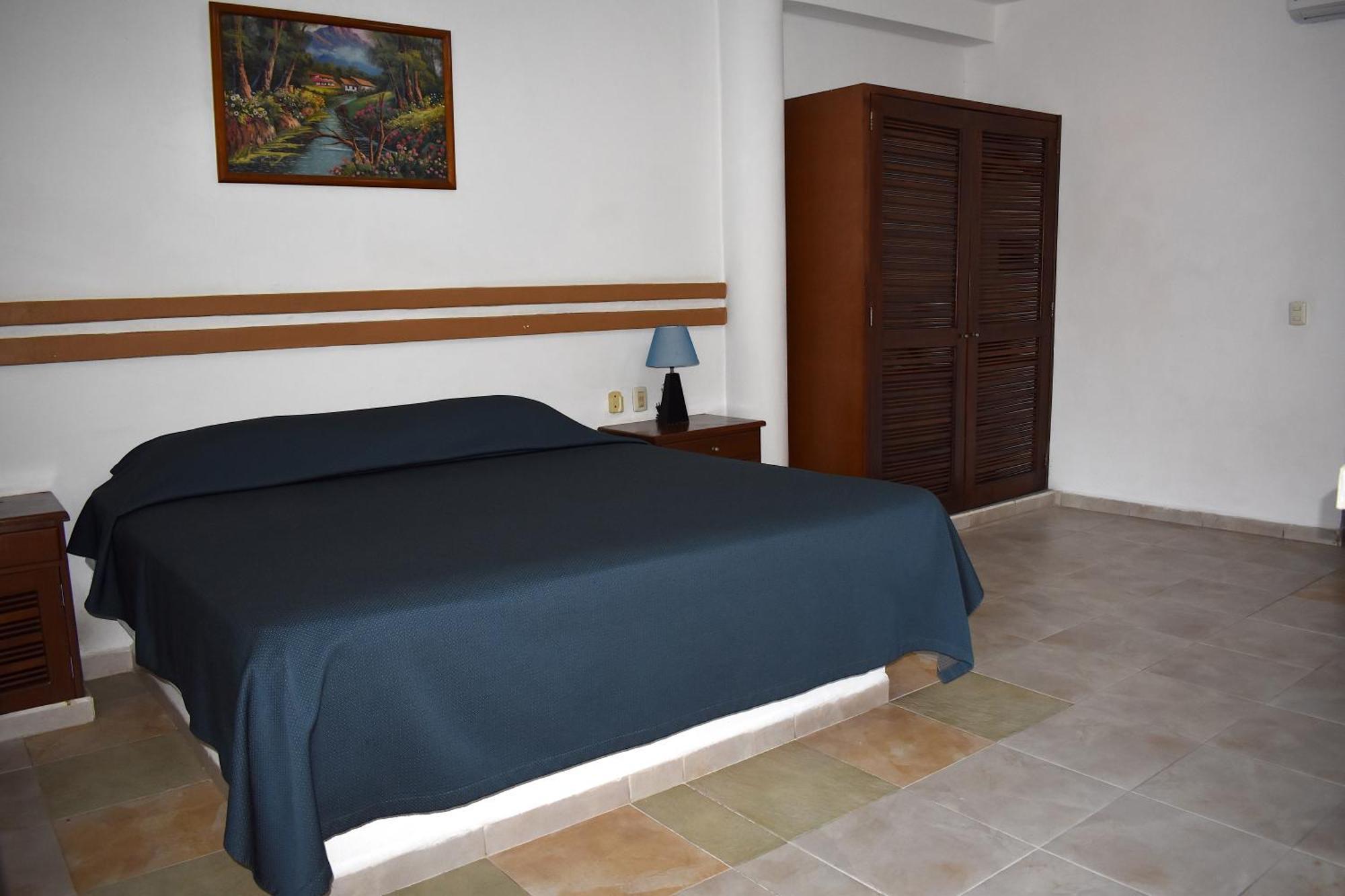 Hotel Plaza Almendros